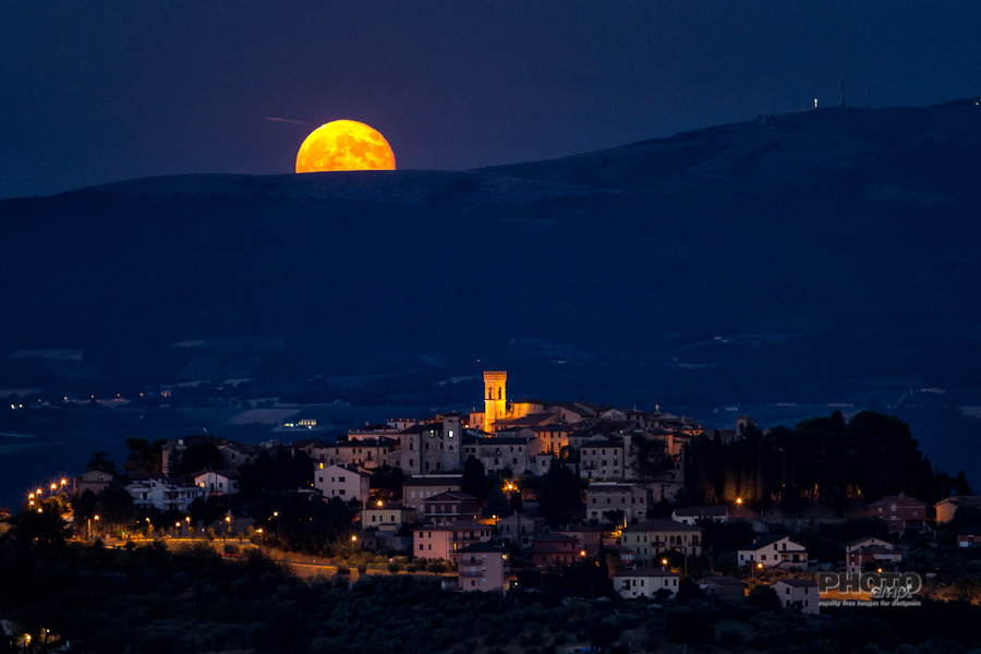 Umbrian moonrise, Italy